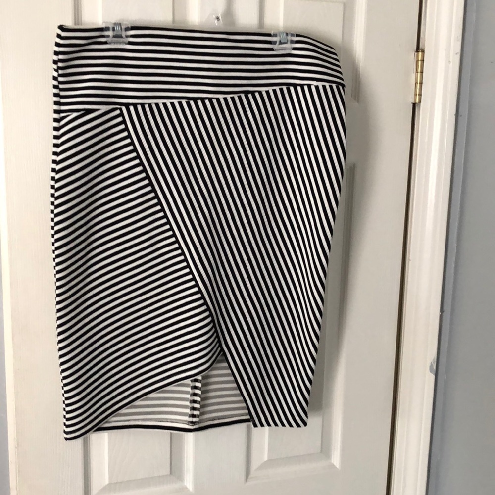 1X Asymmetrical skirt